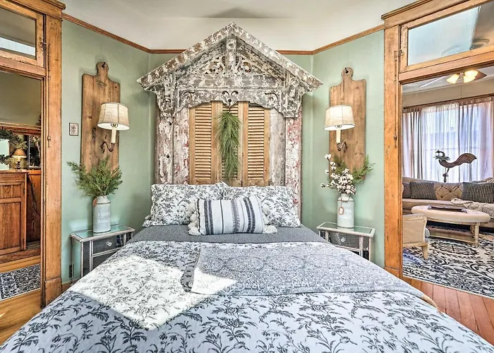 Walk To Shops & Restaurants: Dtwn Condo! Holiday home Laramie