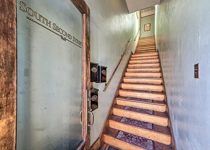 Walk To Shops & Restaurants: Dtwn Condo! Holiday home *