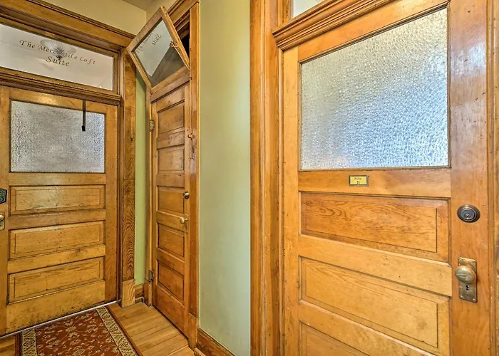 Holiday home Walk To Shops & Restaurants: Dtwn Condo! *