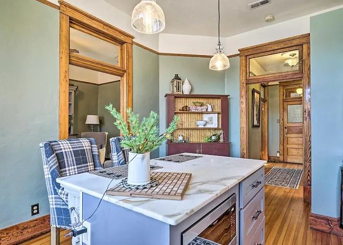 Walk To Shops & Restaurants: Dtwn Condo! Holiday home Laramie