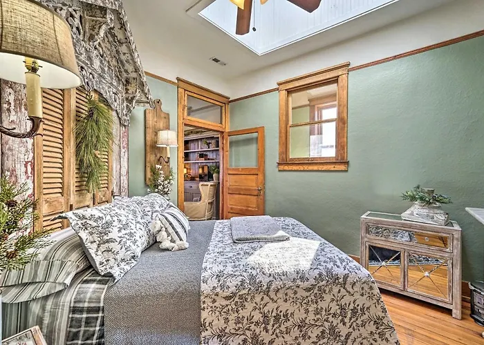 Walk To Shops & Restaurants: Dtwn Condo! Holiday home Laramie